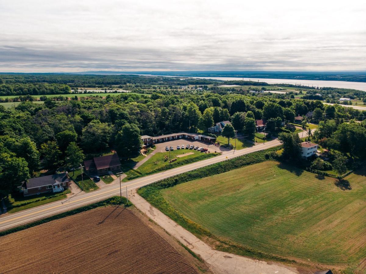 Motel Ile D'Orleans Sainte-Petronille Екстериор снимка